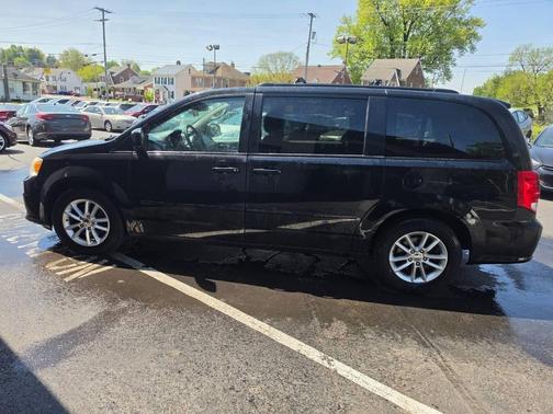 Brilliant Black Crystal Pearl Coat 2014 Dodge Grand Caravan SXT