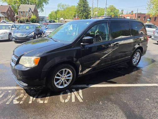 Brilliant Black Crystal Pearl Coat 2014 Dodge Grand Caravan SXT