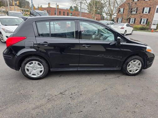 2010 Nissan Versa 1.8 SL