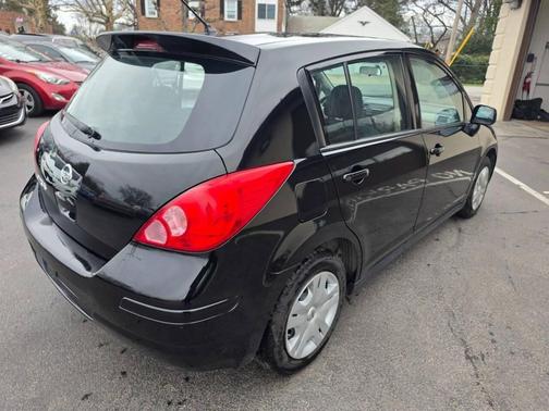 2010 Nissan Versa 1.8 SL