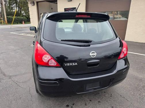 2010 Nissan Versa 1.8 SL