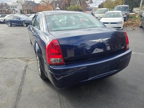 2005 Chrysler 300 Base