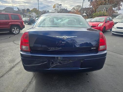 2005 Chrysler 300 Base
