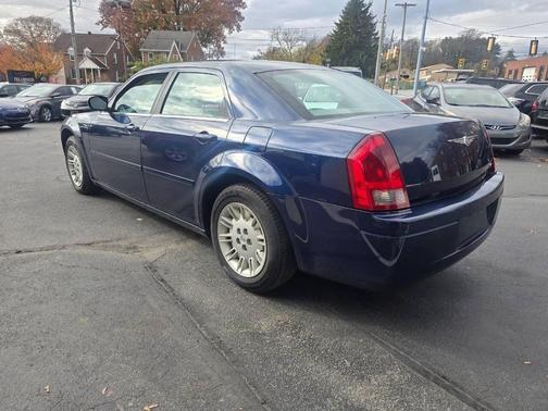 2005 Chrysler 300 Base