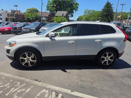 Ice White 2012 Volvo XC60 T6 R-Design Premier Plus
