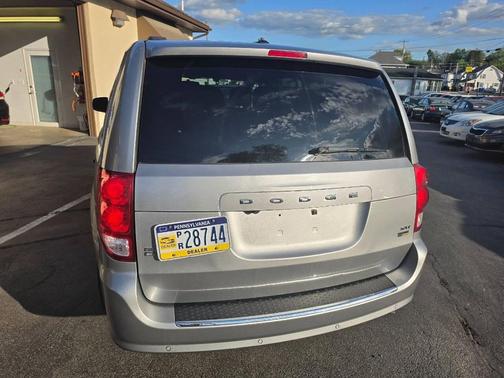 Brilliant Black Crystal Pearl Coat 2016 Dodge Grand Caravan SXT