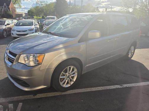 Brilliant Black Crystal Pearl Coat 2016 Dodge Grand Caravan SXT