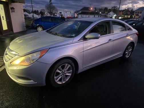 2012 Hyundai SONATA GLS