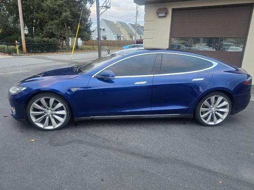 2015 Tesla Model S 85D