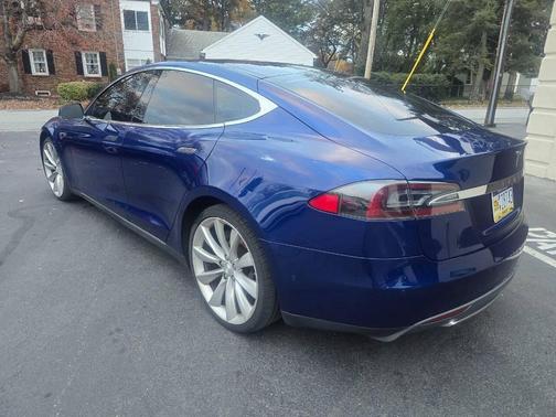 2015 Tesla Model S 85D