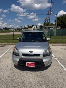 Silver 2010 Kia Soul +