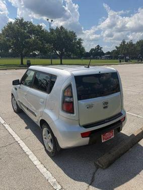 Silver 2010 Kia Soul +