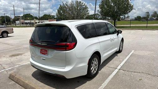 White 2025 Chrysler Pacifica Select