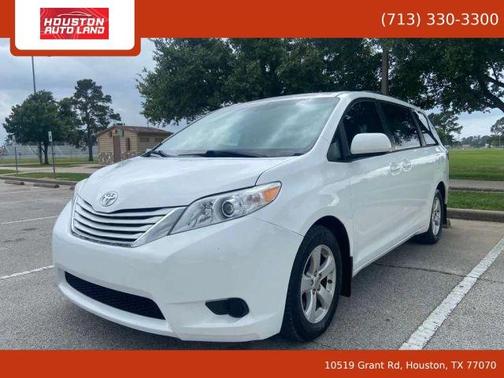 White 2017 Toyota Sienna LE