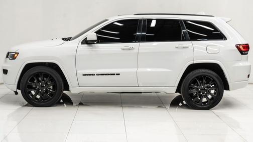 2022 Jeep Grand Cherokee Laredo