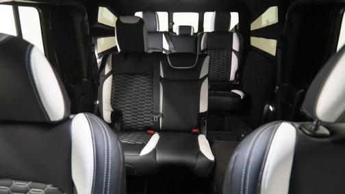 2025 Jeep Gladiator 8 Passenger