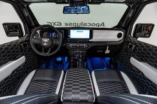 2025 Jeep Gladiator 8 Passenger