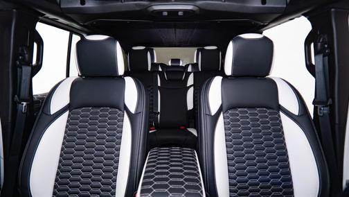 2025 Jeep Gladiator 8 Passenger