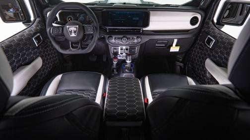 2025 Jeep Gladiator 8 Passenger