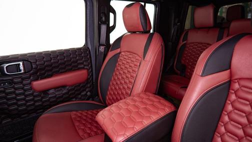 2025 Jeep Gladiator 8 PASSENGER