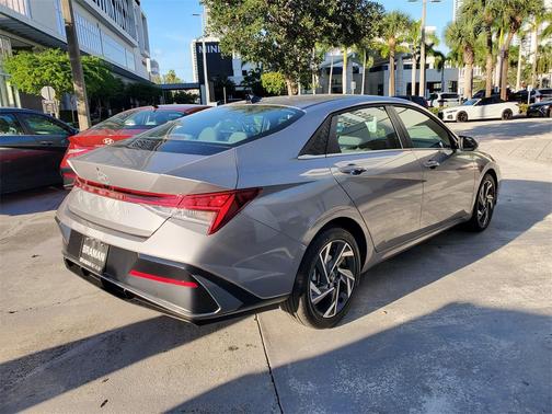 2025 Hyundai ELANTRA SEL