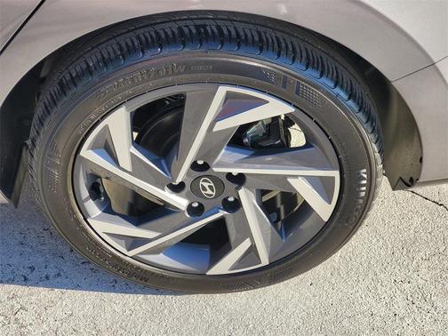 2025 Hyundai ELANTRA SEL