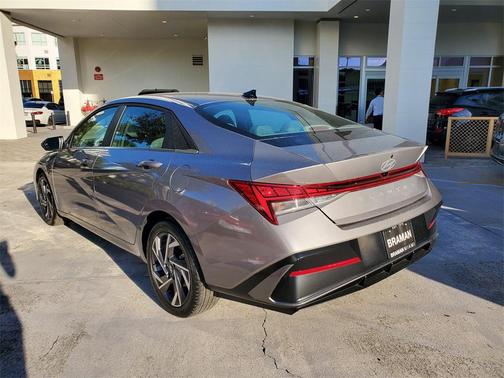2025 Hyundai ELANTRA SEL
