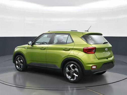 Green Apple 2023 Hyundai VENUE SEL