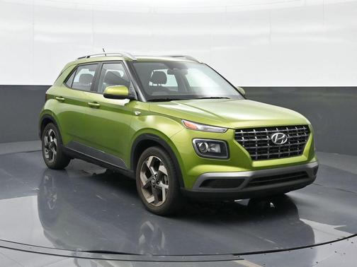 Green Apple 2023 Hyundai VENUE SEL