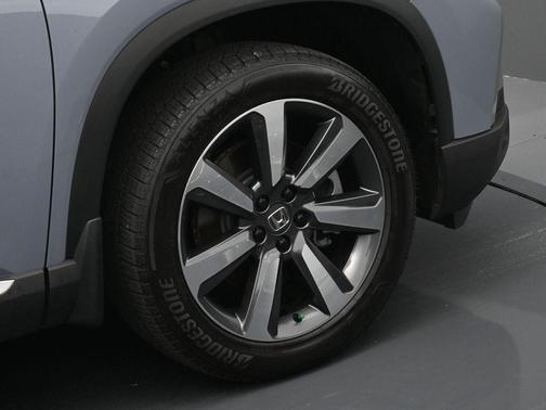 Sonic Gray Pearl 2025 Honda Pilot Touring 8-Passenger