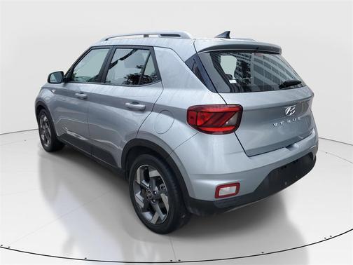 2022 Hyundai VENUE SEL