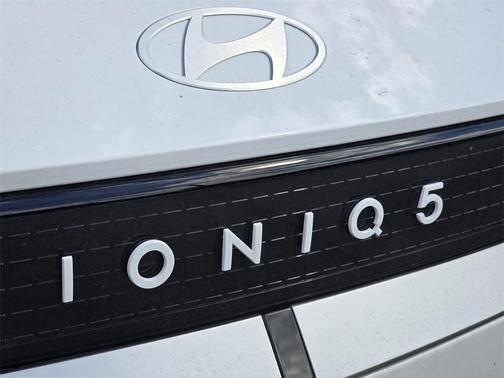 2026 Hyundai IONIQ 5 SE
