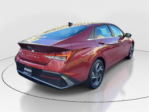 2025 Hyundai ELANTRA SEL