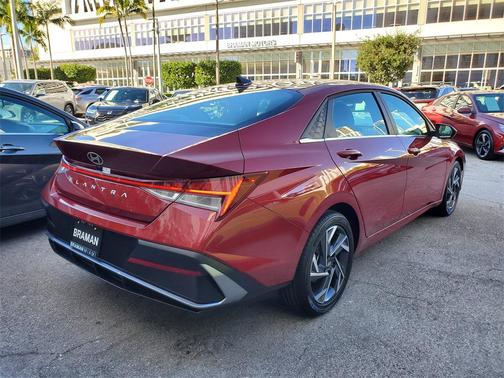 2025 Hyundai ELANTRA SEL