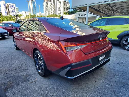 2025 Hyundai ELANTRA SEL