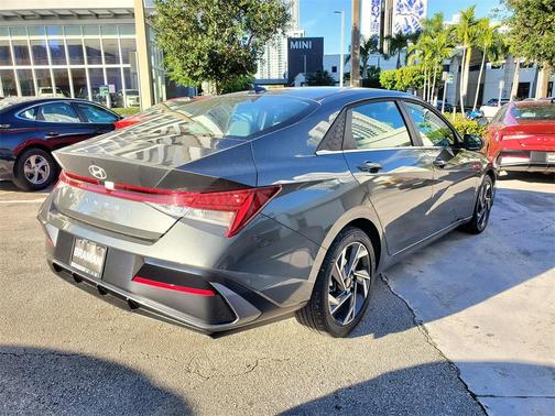 2025 Hyundai ELANTRA SEL