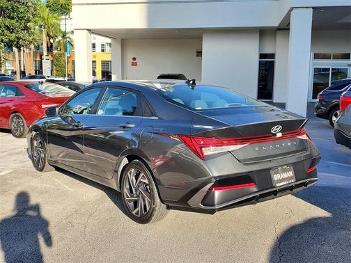 2025 Hyundai ELANTRA SEL