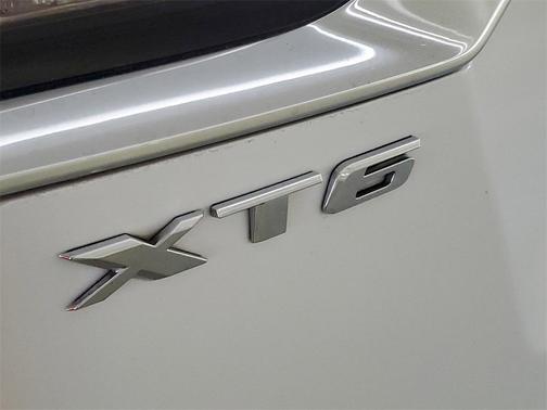 2023 Cadillac XT6 Luxury FWD