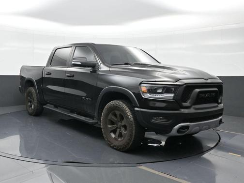 Diamond Black Crystal Pearlcoat 2019 RAM 1500 Rebel