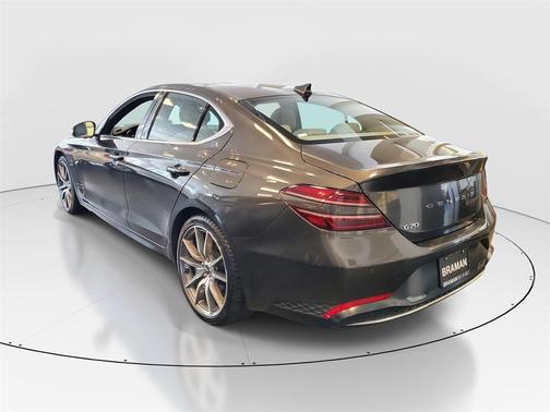2022 Genesis G70 2.0T RWD