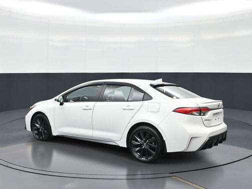 Ice Cap 2024 Toyota Corolla SE