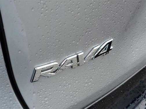 2021 Toyota RAV4 Hybrid SE