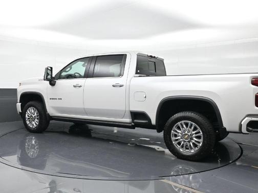 Iridescent Pearl Tricoat 2023 Chevrolet Silverado 2500 High Country