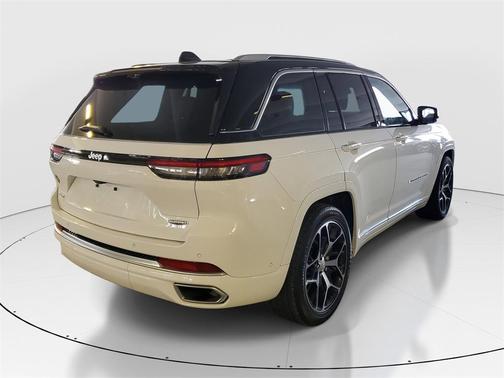 2022 Jeep Grand Cherokee Summit