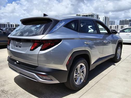 Shimmering Silver 2026 Hyundai TUCSON SE