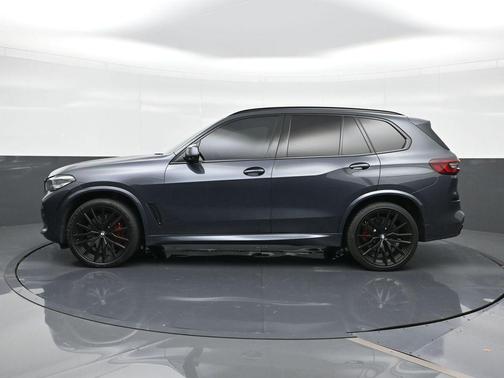 Arctic Grey Metallic 2022 BMW X5 M50i