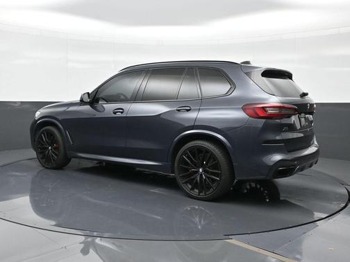Arctic Grey Metallic 2022 BMW X5 M50i