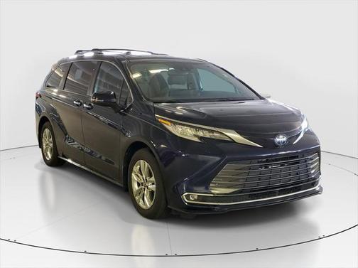 2023 Toyota Sienna Limited 7-Passenger
