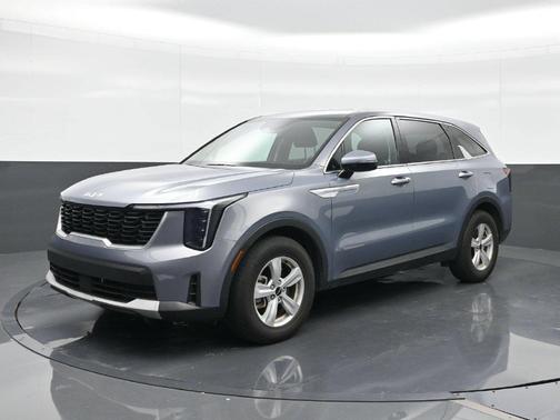Everlasting Silver 2024 Kia Sorento LX