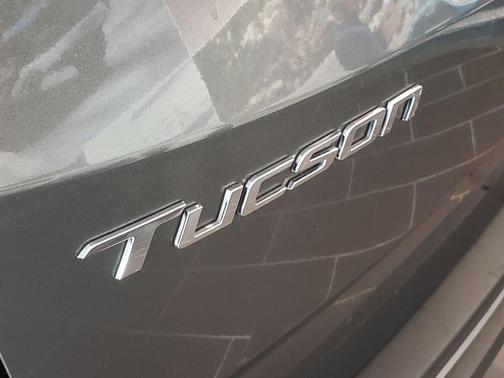 2023 Hyundai TUCSON SE